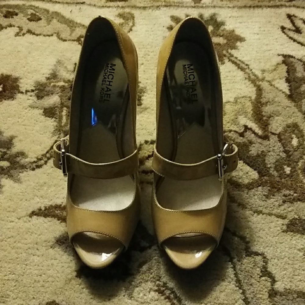 Michael Kors Chandlers Peep Toes